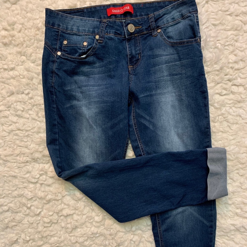 3 for $20 🎉 Gogo Star Capri Jeans.
